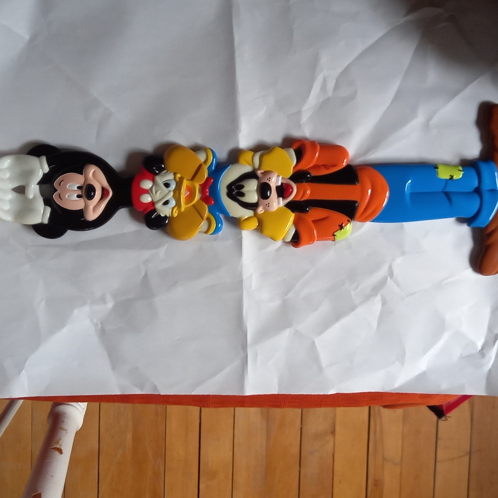 Vintage Walt Disney World Mickey, Donald & Goofy Back Scratcher